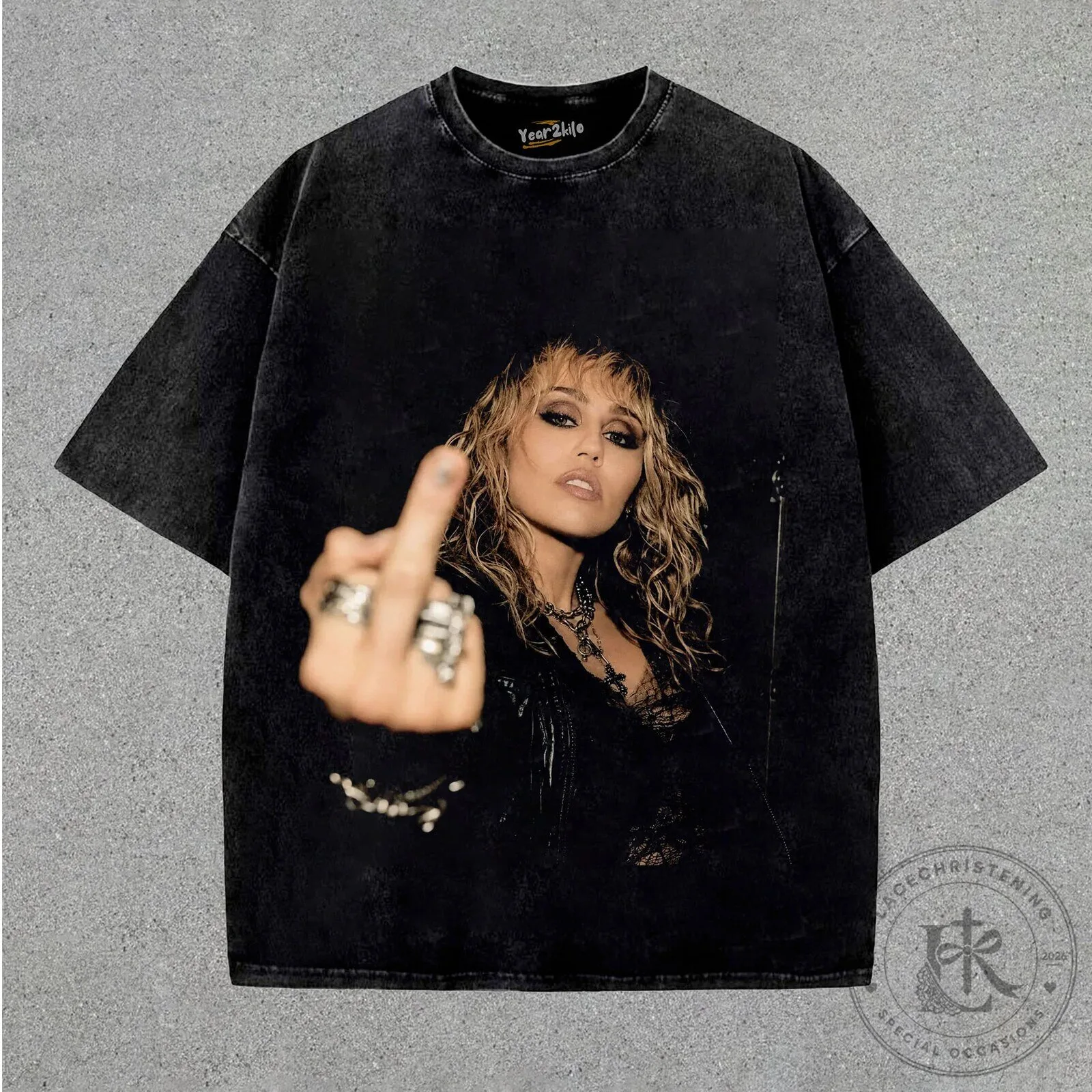 Miley Cyrus Vintage Middle Finger Graphic Print Oversized T-Shirt